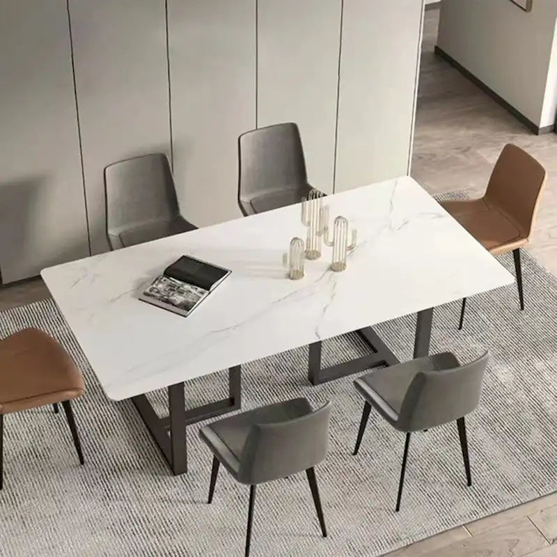63 Moderní a minimalistický obdélníkový kamenný jídelní stůl, černý kovový rám