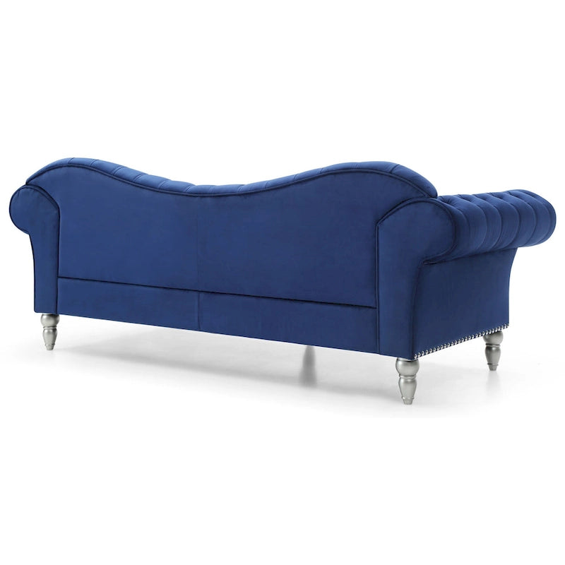 Sametová pohovka s prošíváním a ozdobnými cvočky
