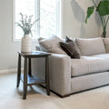 Polohovací odkládací stolek z masivu – kouřově šedá